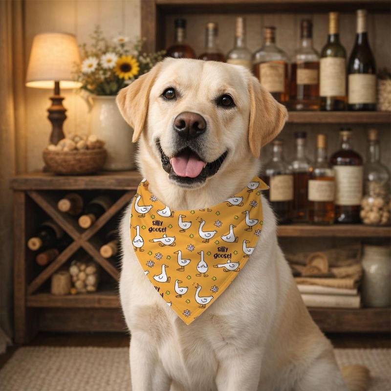 Dog Bandana Scarf - ผ้าพันคอสุนัขลายห่านน่ารัก เหมาะสำหรับสัตว์เลี้ยง ผ้าเช็ดน้ำลายรูปสามเหลี่ยมแบบปรับได้ชิ้นนี้เป็นอุปกรณ์เสริมแสนสนุกสำหรับสุนัข